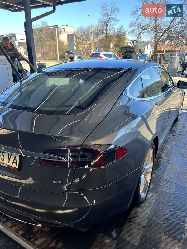 Лифтбек Tesla Model S 2013 в Ужгороде