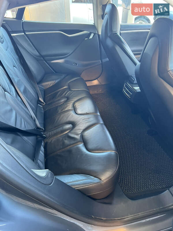 Лифтбек Tesla Model S 2013 в Ужгороде