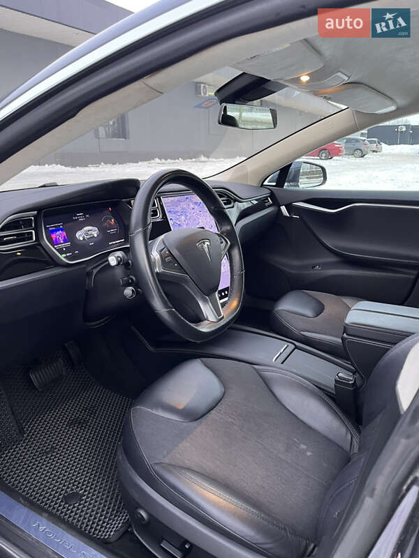 Лифтбек Tesla Model S 2016 в Львове