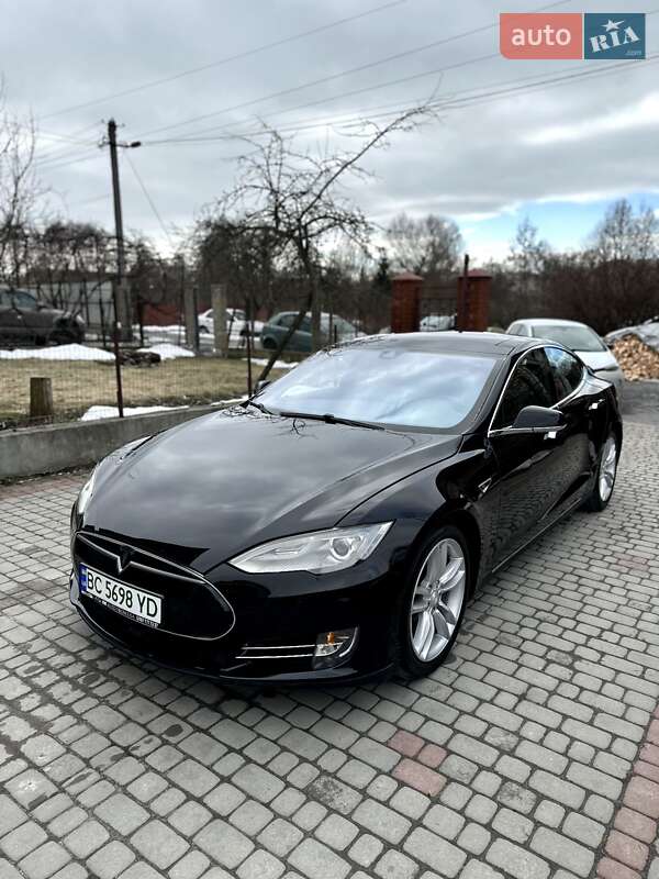 Ліфтбек Tesla Model S 2015 в Львові