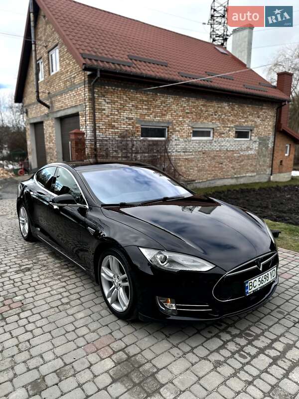 Ліфтбек Tesla Model S 2015 в Львові