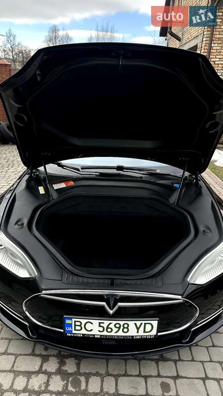 Ліфтбек Tesla Model S 2015 в Львові