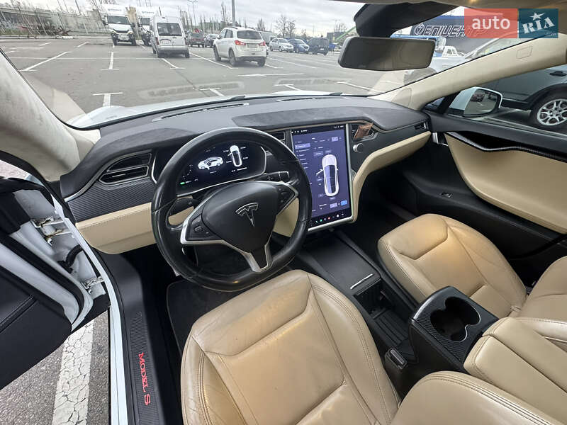 Лифтбек Tesla Model S 2015 в Киеве