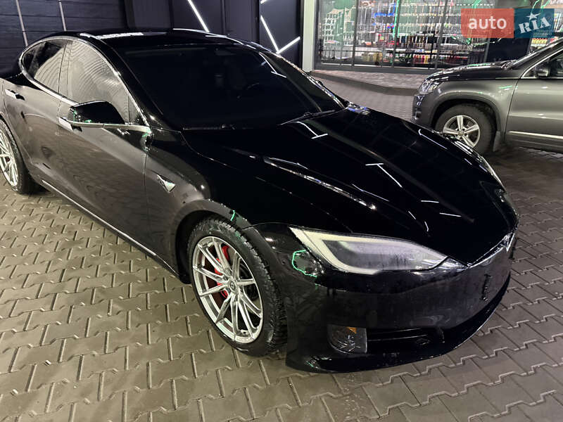 Ліфтбек Tesla Model S 2016 в Чернівцях
