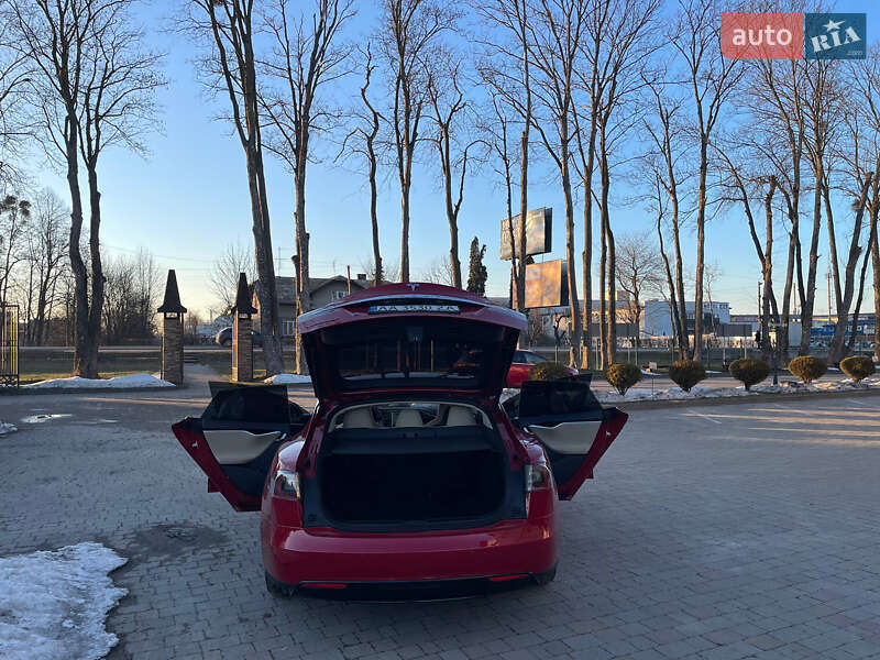 Лифтбек Tesla Model S 2015 в Стрые