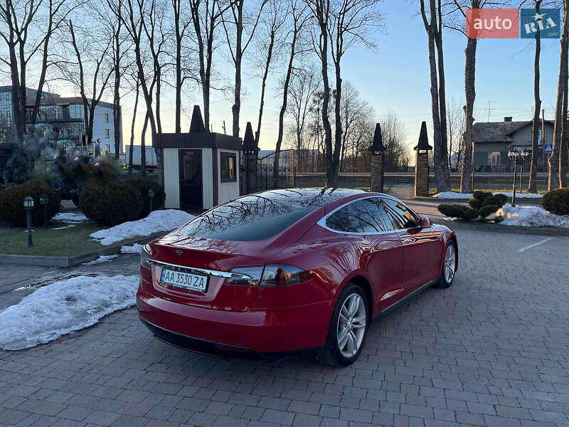 Лифтбек Tesla Model S 2015 в Стрые