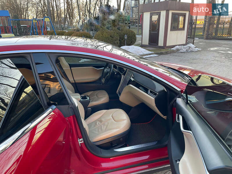 Лифтбек Tesla Model S 2015 в Стрые