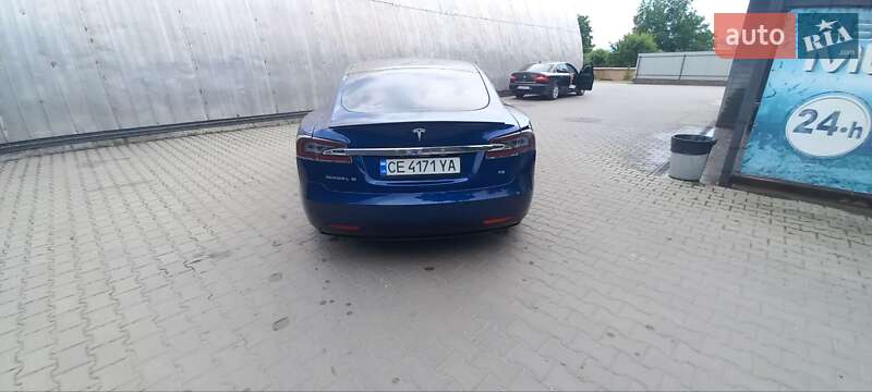 Ліфтбек Tesla Model S 2017 в Косові