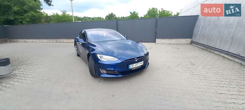 Ліфтбек Tesla Model S 2017 в Косові