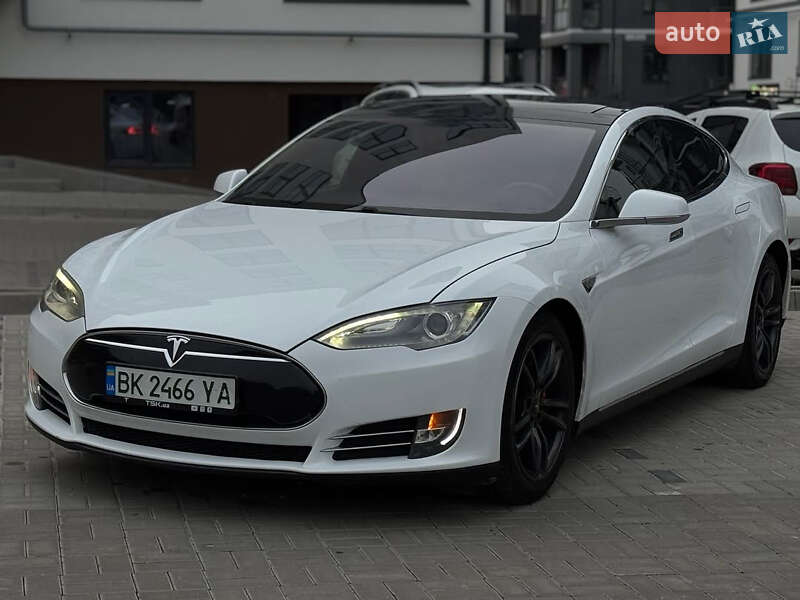 Ліфтбек Tesla Model S 2013 в Львові фото 4 Ліфтбек Tesla Model S 2013 в Львові