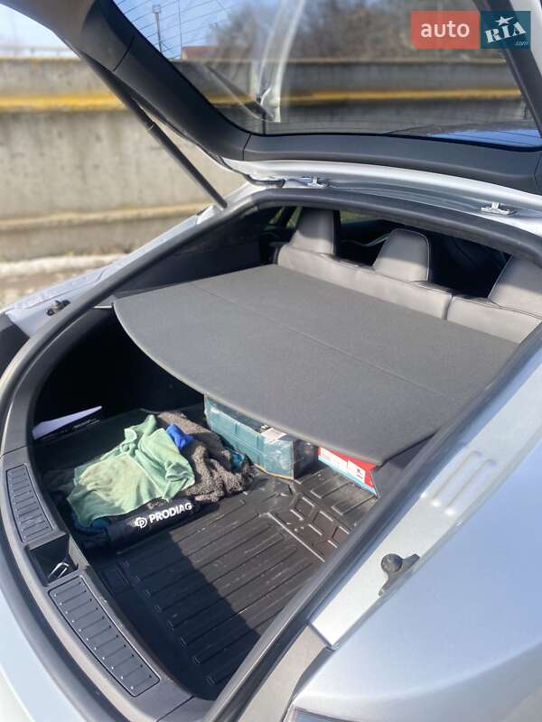 Ліфтбек Tesla Model S 2016 в Луцьку