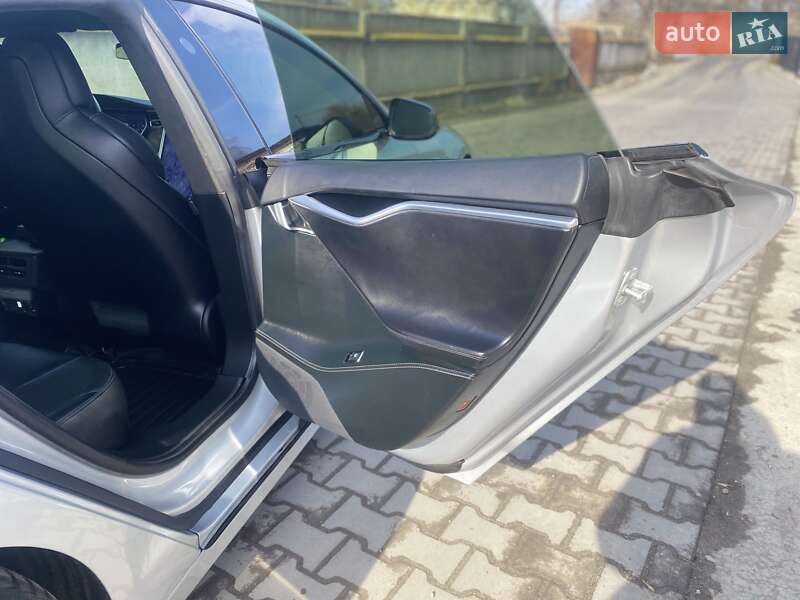 Ліфтбек Tesla Model S 2016 в Луцьку