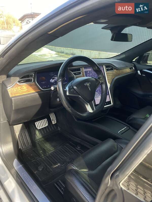 Ліфтбек Tesla Model S 2016 в Луцьку
