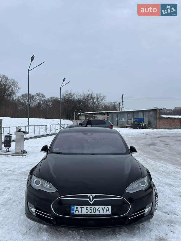 Ліфтбек Tesla Model S 2015 в Івано-Франківську
