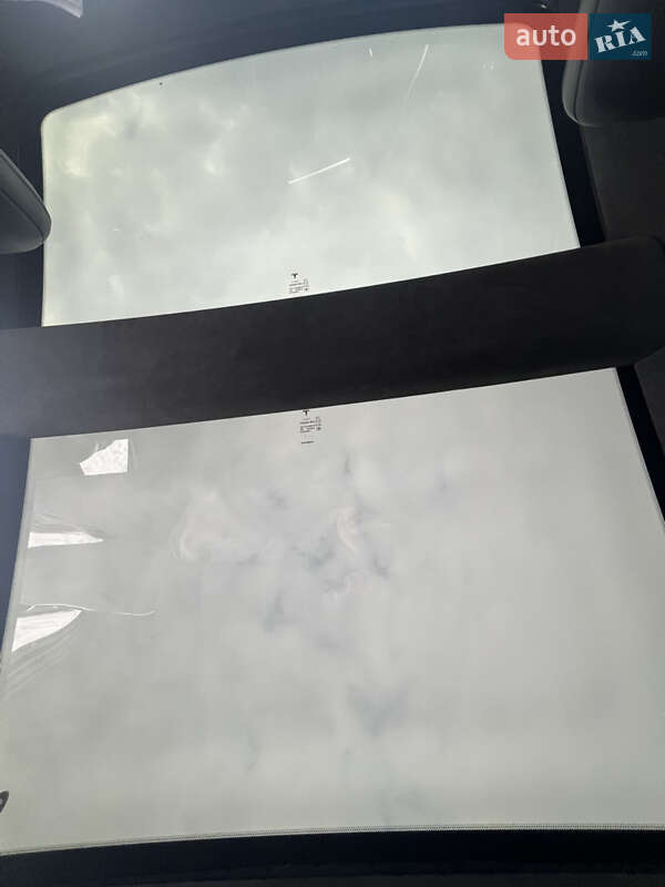 Ліфтбек Tesla Model S 2015 в Івано-Франківську