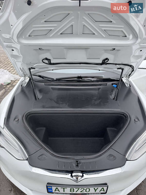 Лифтбек Tesla Model S 2019 в Ивано-Франковске