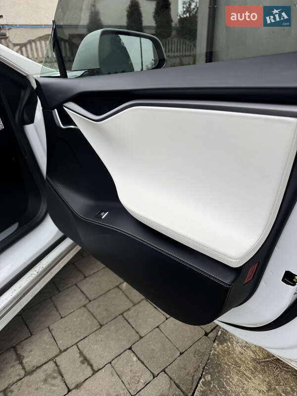 Лифтбек Tesla Model S 2019 в Ивано-Франковске