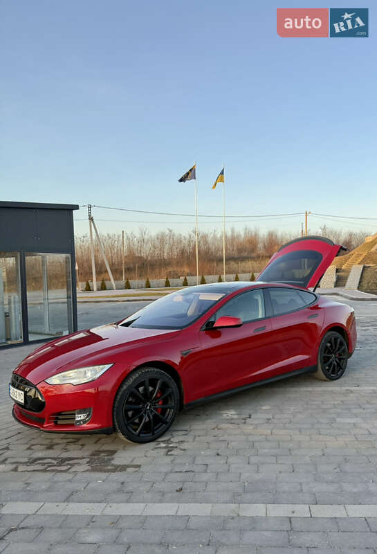 Ліфтбек Tesla Model S 2014 в Львові