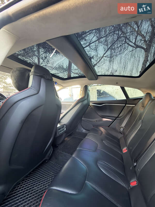 Ліфтбек Tesla Model S 2014 в Львові