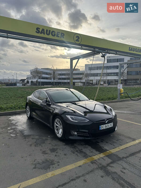 Tesla Model S 2018
