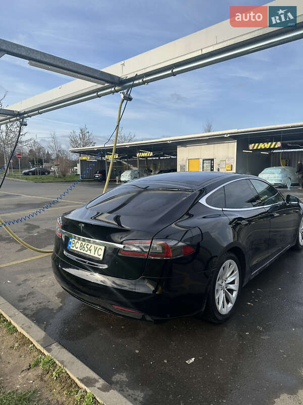 Лифтбек Tesla Model S 2018 в Львове