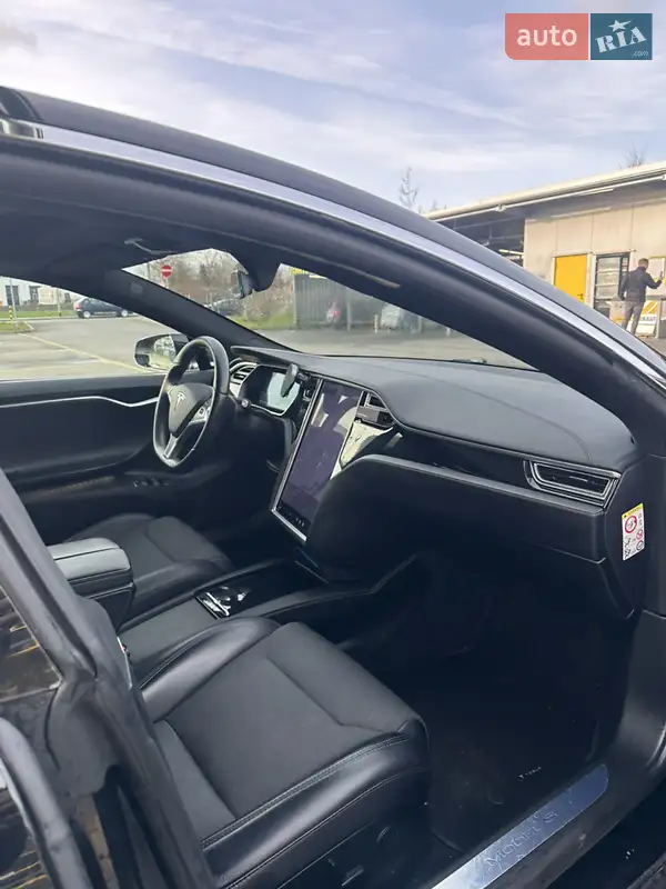 Tesla Model S 2018 VIN 5YJSA7E22JF235382 фото оголошення 11 з 28