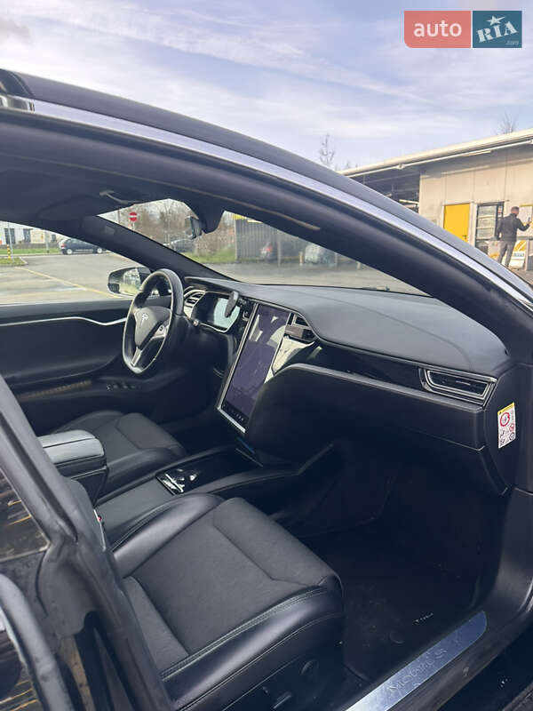 Лифтбек Tesla Model S 2018 в Львове