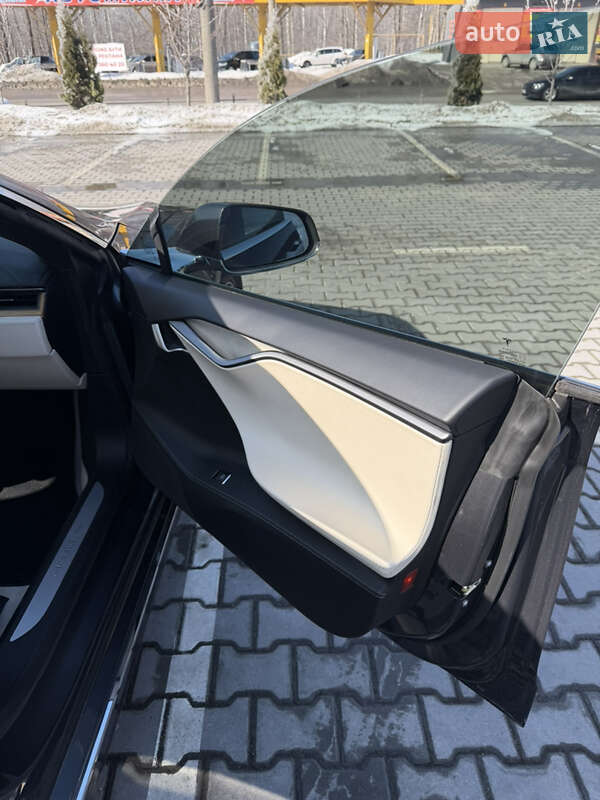 Ліфтбек Tesla Model S 2019 в Тернополі