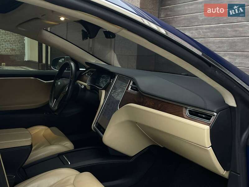 Лифтбек Tesla Model S 2017 в Николаеве фото 26 Лифтбек Tesla Model S 2017 в Николаеве