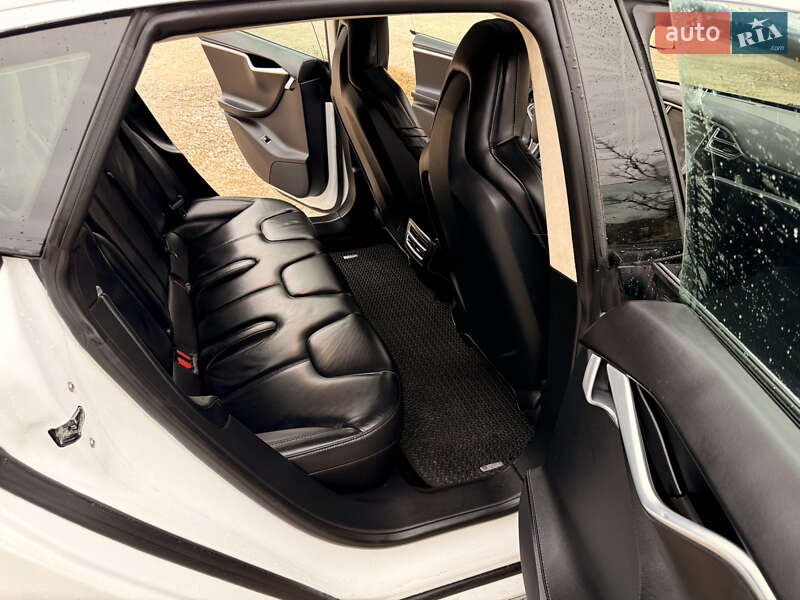 Ліфтбек Tesla Model S 2015 в Миколаєві