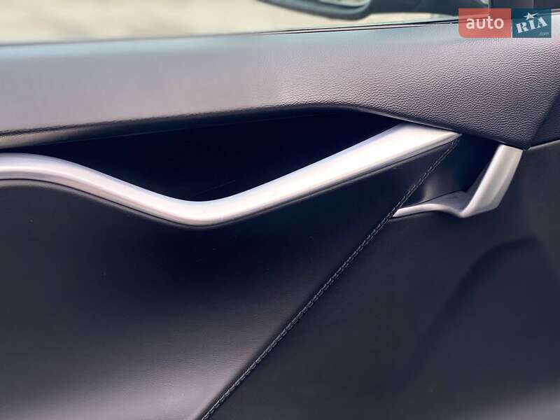 Ліфтбек Tesla Model S 2015 в Києві