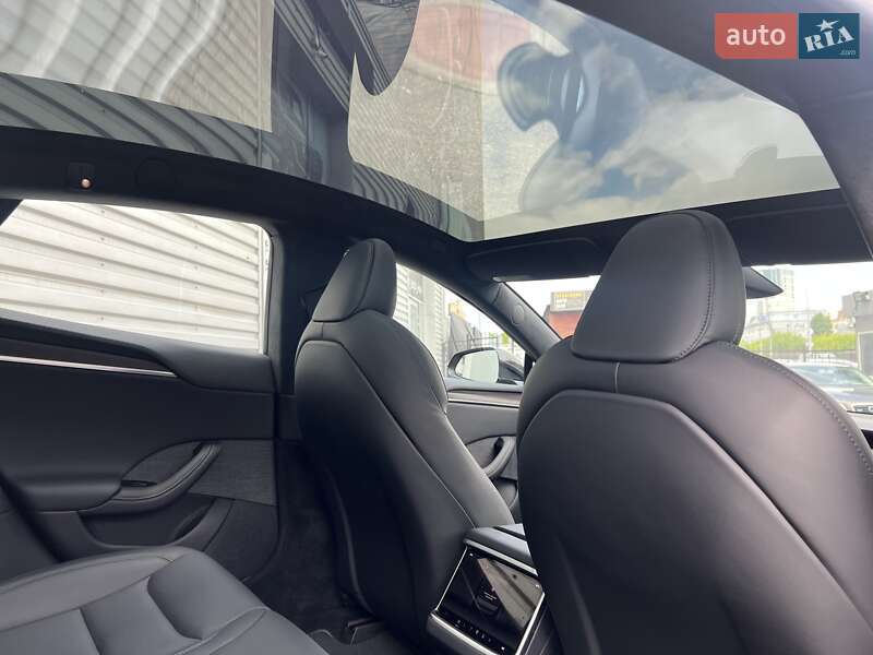 Лифтбек Tesla Model S 2023 в Киеве