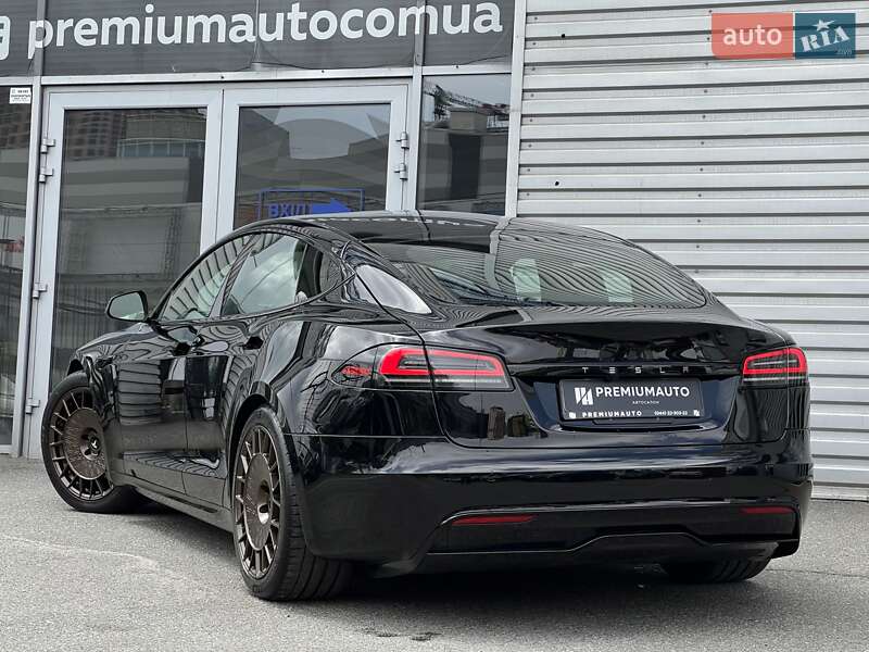 Лифтбек Tesla Model S 2023 в Киеве