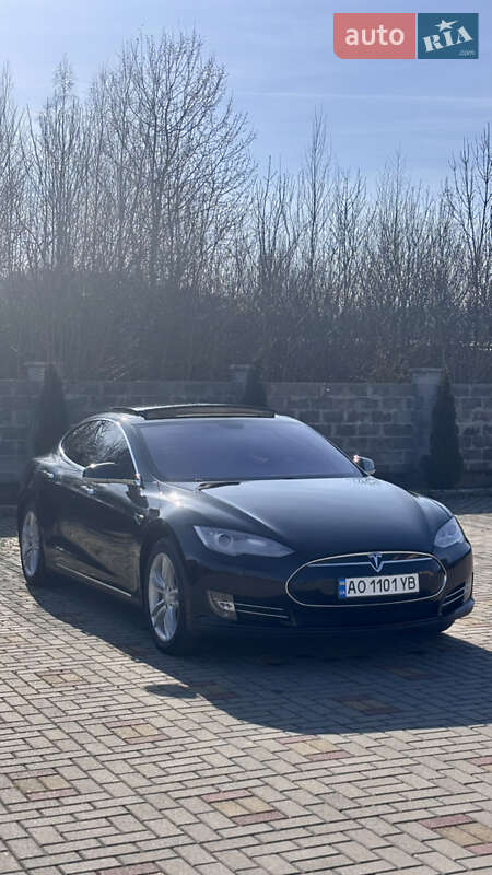 Лифтбек Tesla Model S 2014 в Ужгороде