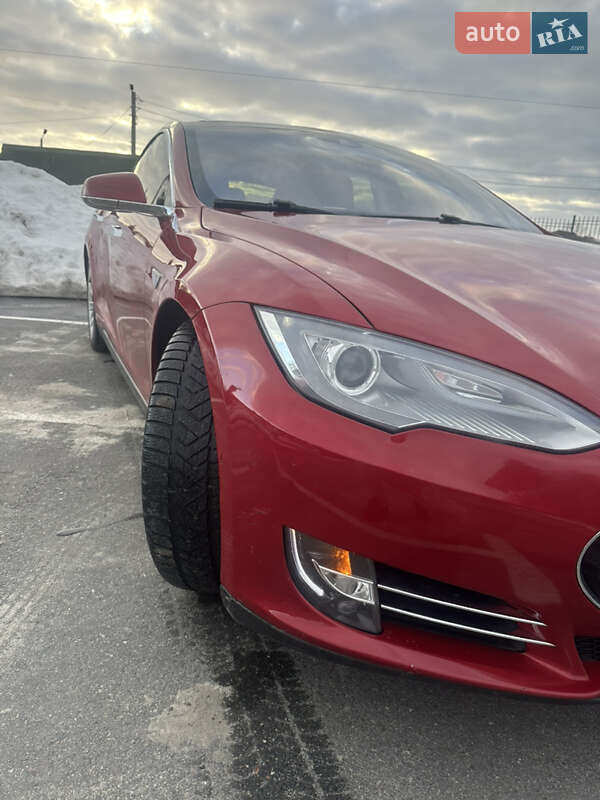 Ліфтбек Tesla Model S 2016 в Києві