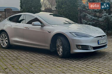 Лифтбек Tesla Model S 2017 в Хусте