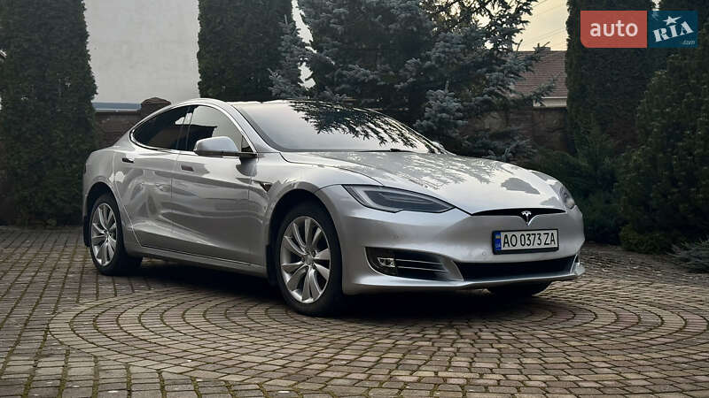 Лифтбек Tesla Model S 2017 в Хусте