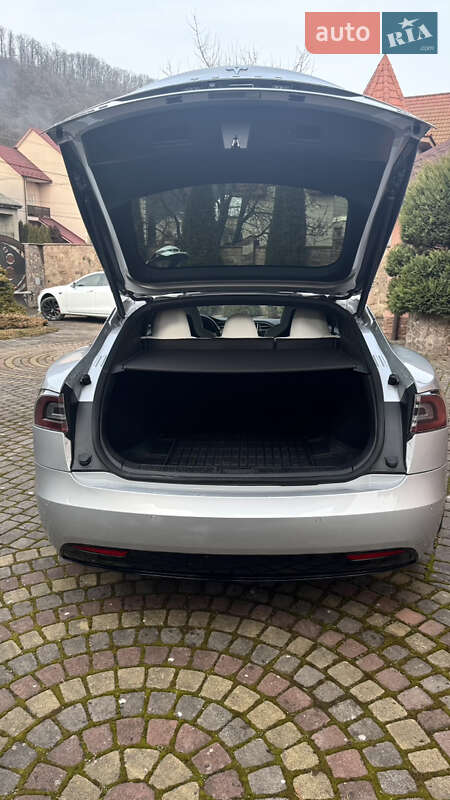 Лифтбек Tesla Model S 2017 в Хусте