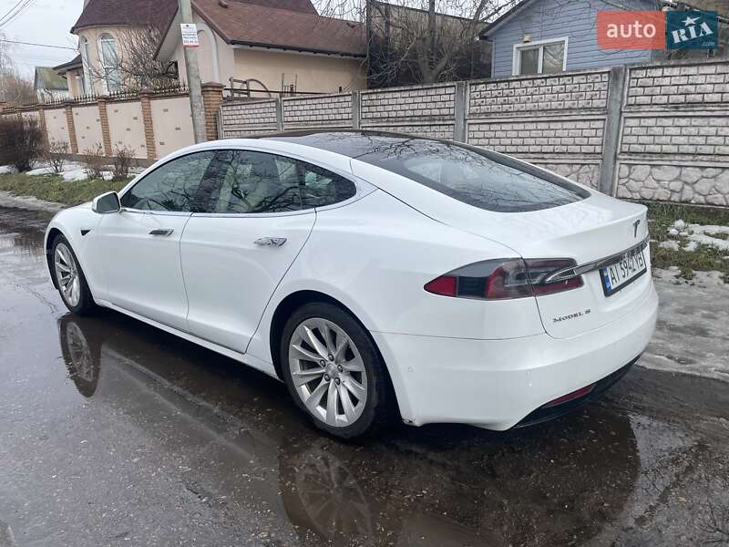 Лифтбек Tesla Model S 2017 в Киеве