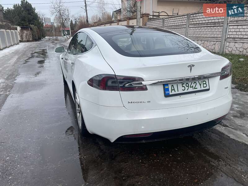 Лифтбек Tesla Model S 2017 в Киеве