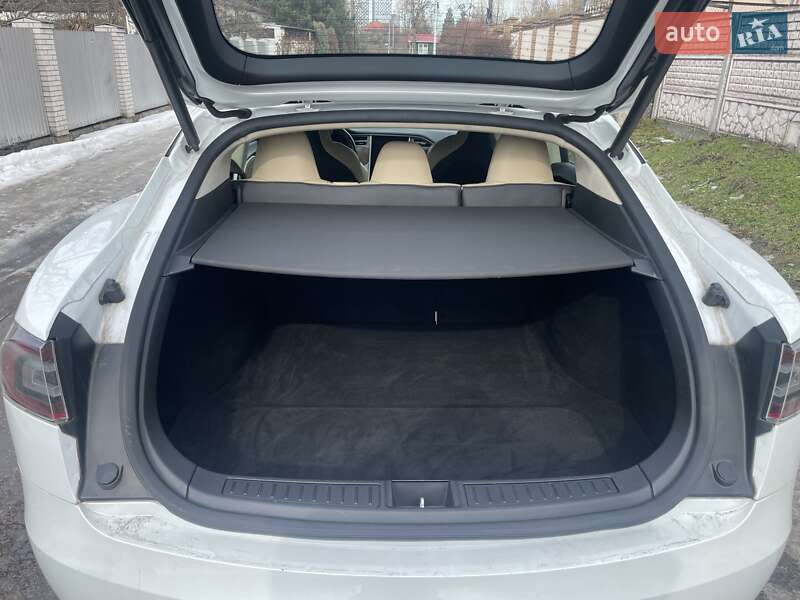Лифтбек Tesla Model S 2017 в Киеве