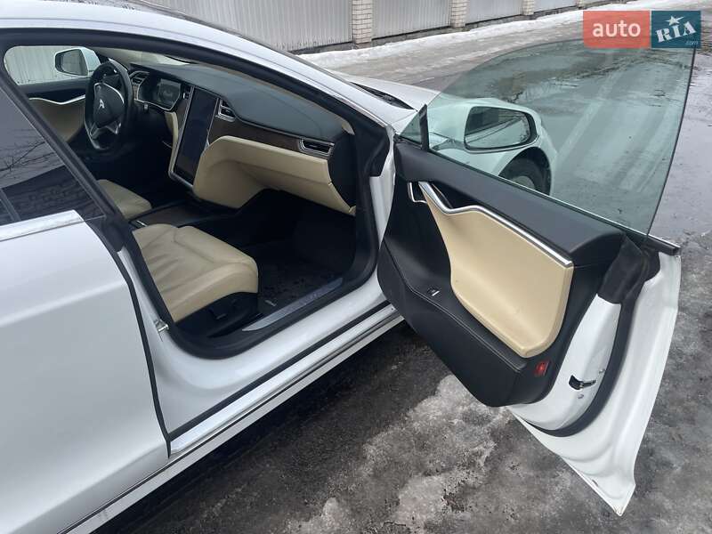 Лифтбек Tesla Model S 2017 в Киеве