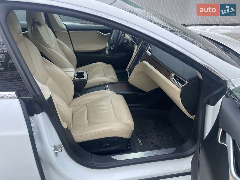 Лифтбек Tesla Model S 2017 в Киеве