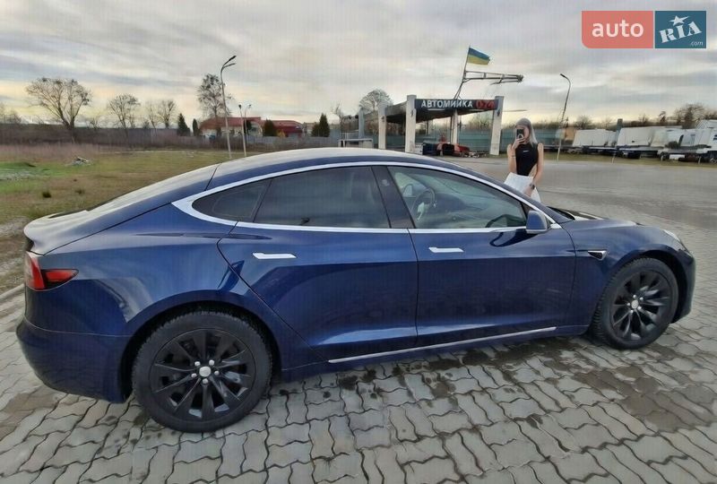 Tesla Model S 2018