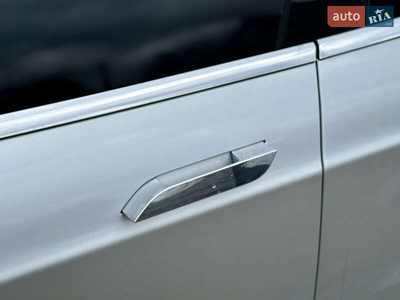 Лифтбек Tesla Model S 2017 в Каменском