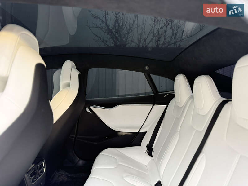 Лифтбек Tesla Model S 2017 в Каменском