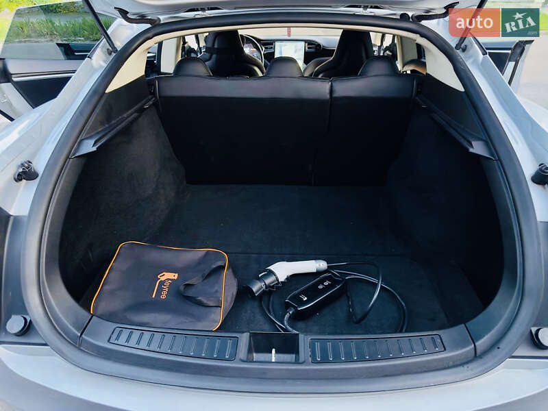 Лифтбек Tesla Model S 2013 в Киеве