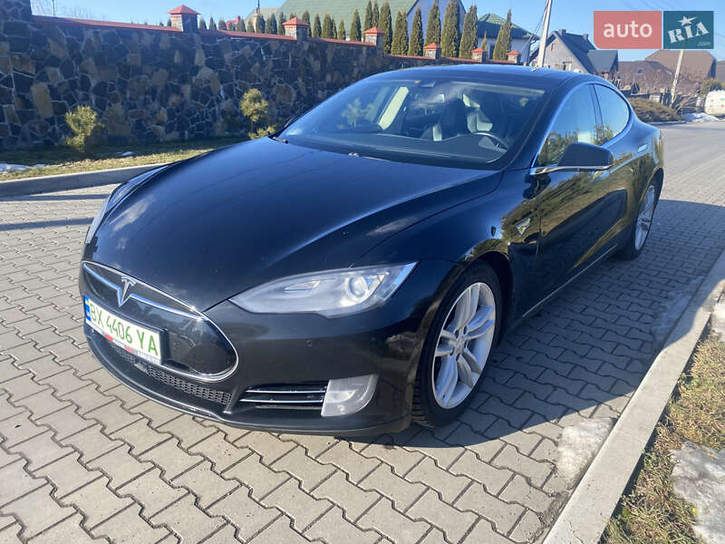2015 Tesla Model-S, VIN 5YJSA7H14FF093448:plate — фото 1 (autoria)