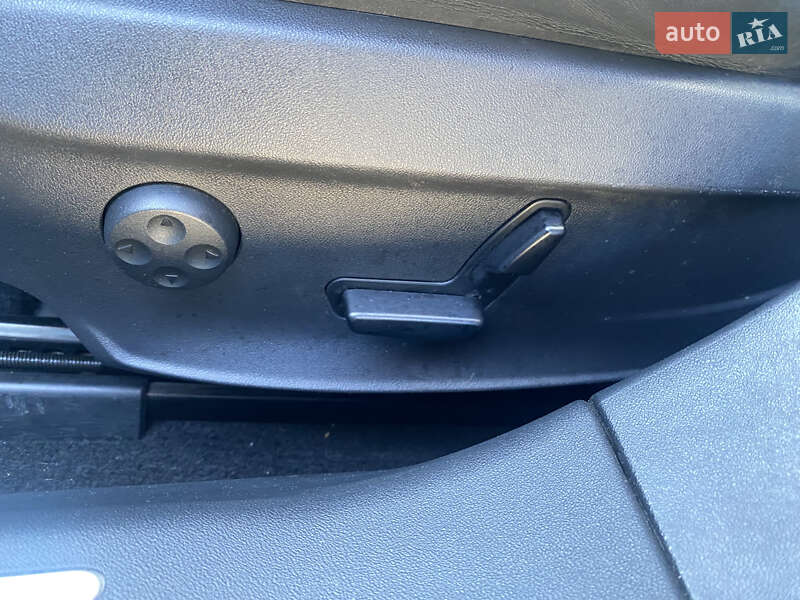 Лифтбек Tesla Model S 2015 в Луцке фото 30 Лифтбек Tesla Model S 2015 в Луцке