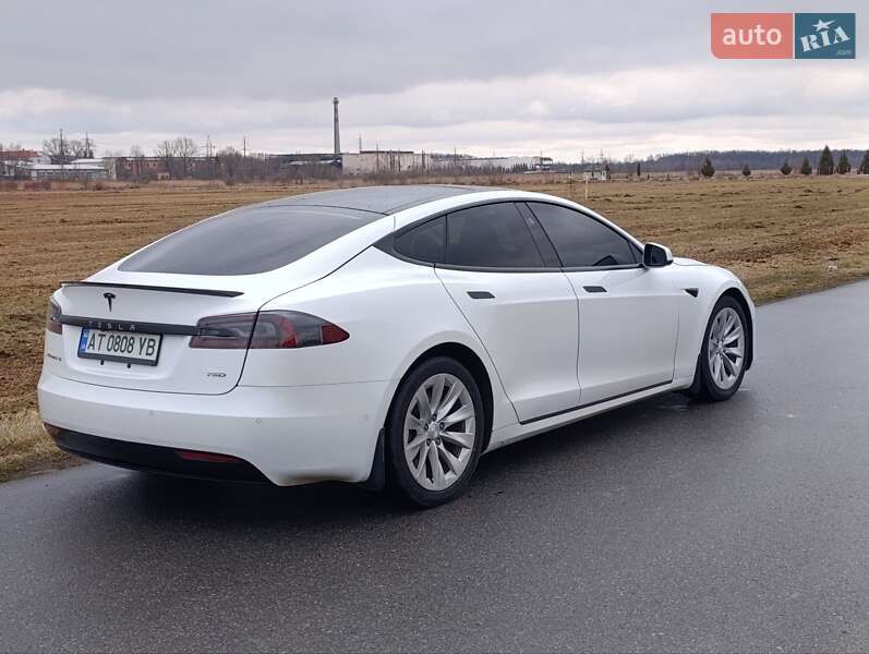 Ліфтбек Tesla Model S 2018 в Львові